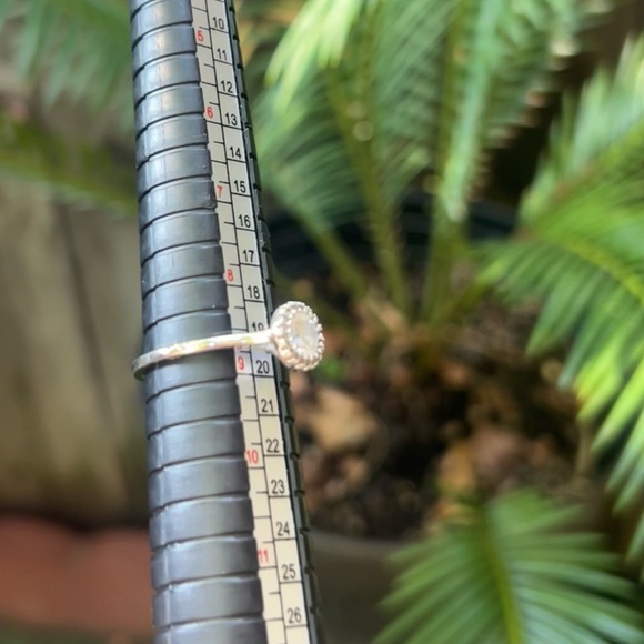 Elegant Halo Ring - Picture 7 of 8